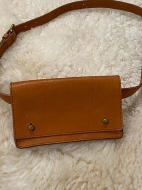 Madewell Genuine Leather Simple
Pouch Belt Bag Fanny